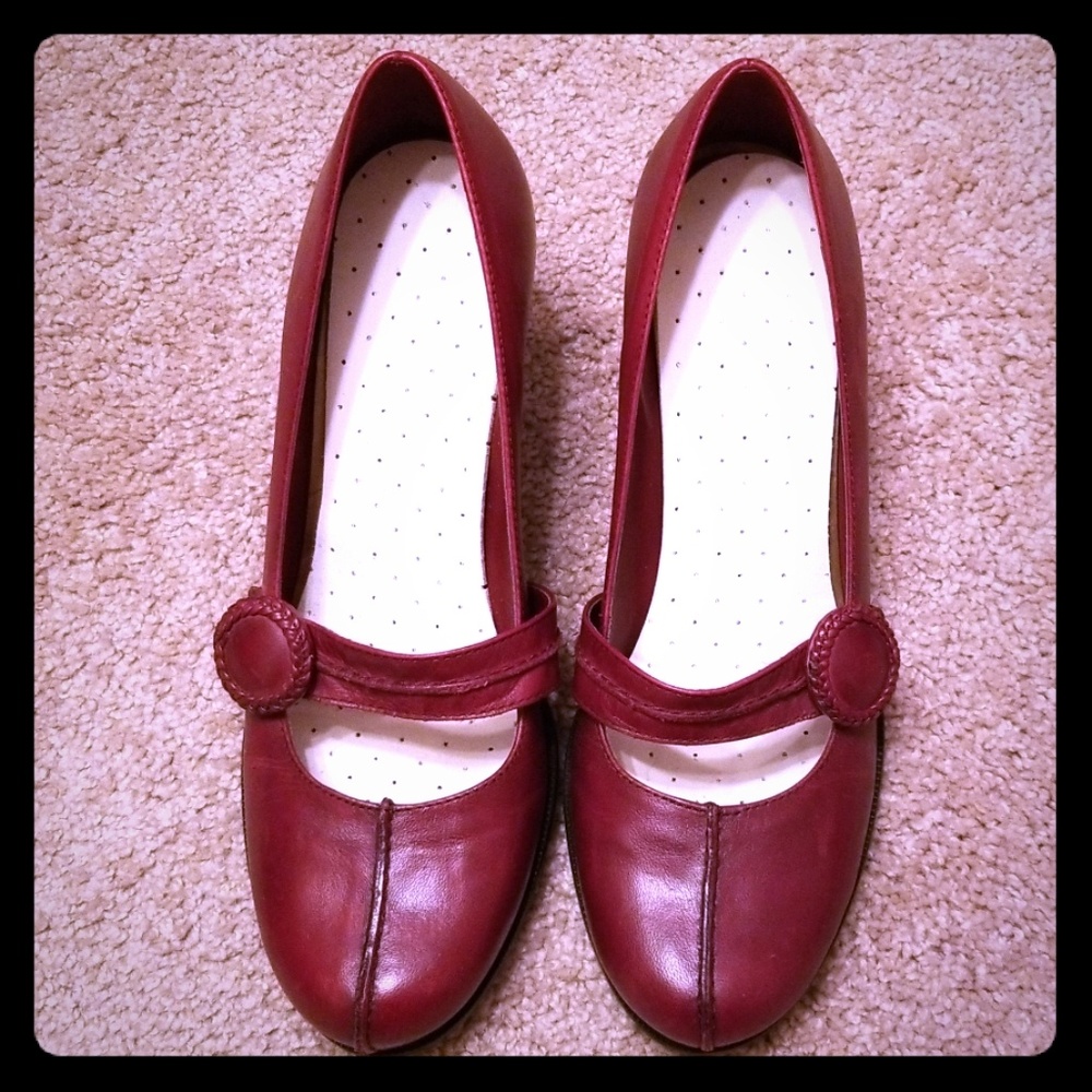 Red Gianni Bini size 8 1/2 heels